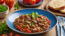 Тушкована телятина з овочами
