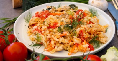 Рис в сметане с овощами вегетарианский
