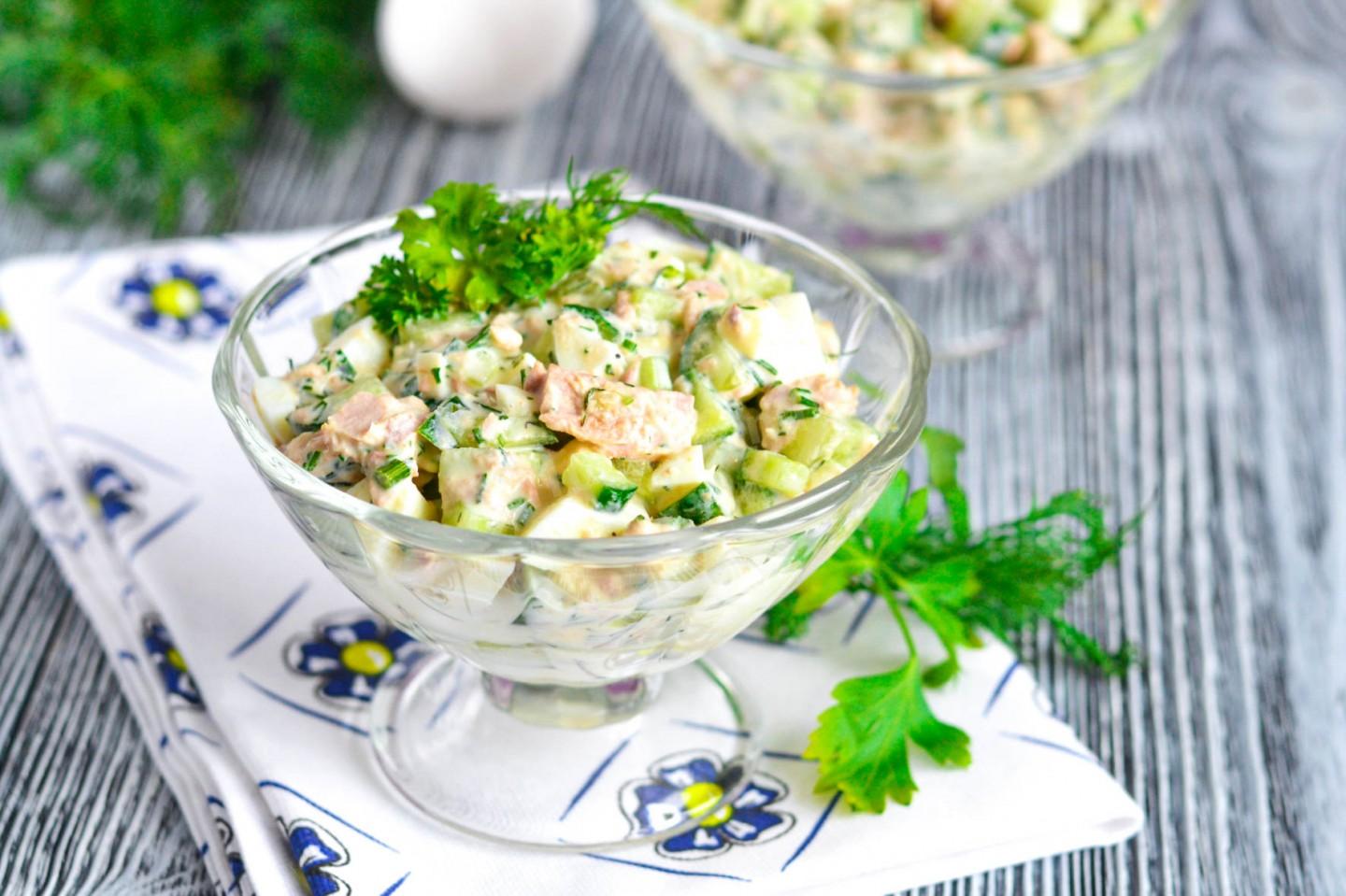 Вкусный и сытный теплый салат с тунцом: рецепт приготовления