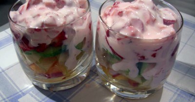 Фруктовый салат с йогуртом для детей сладкий