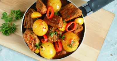 Говядина тушеная с луком