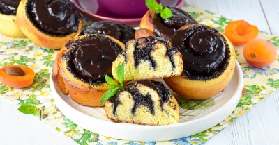 Булочки с шоколадной глазурью