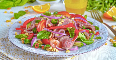 Теплый тайский салат с говядиной на день рождения