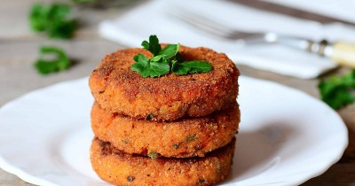 Котлеты из моркови с мукой и манкой жареные