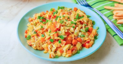 Рис с овощами и яйцом
