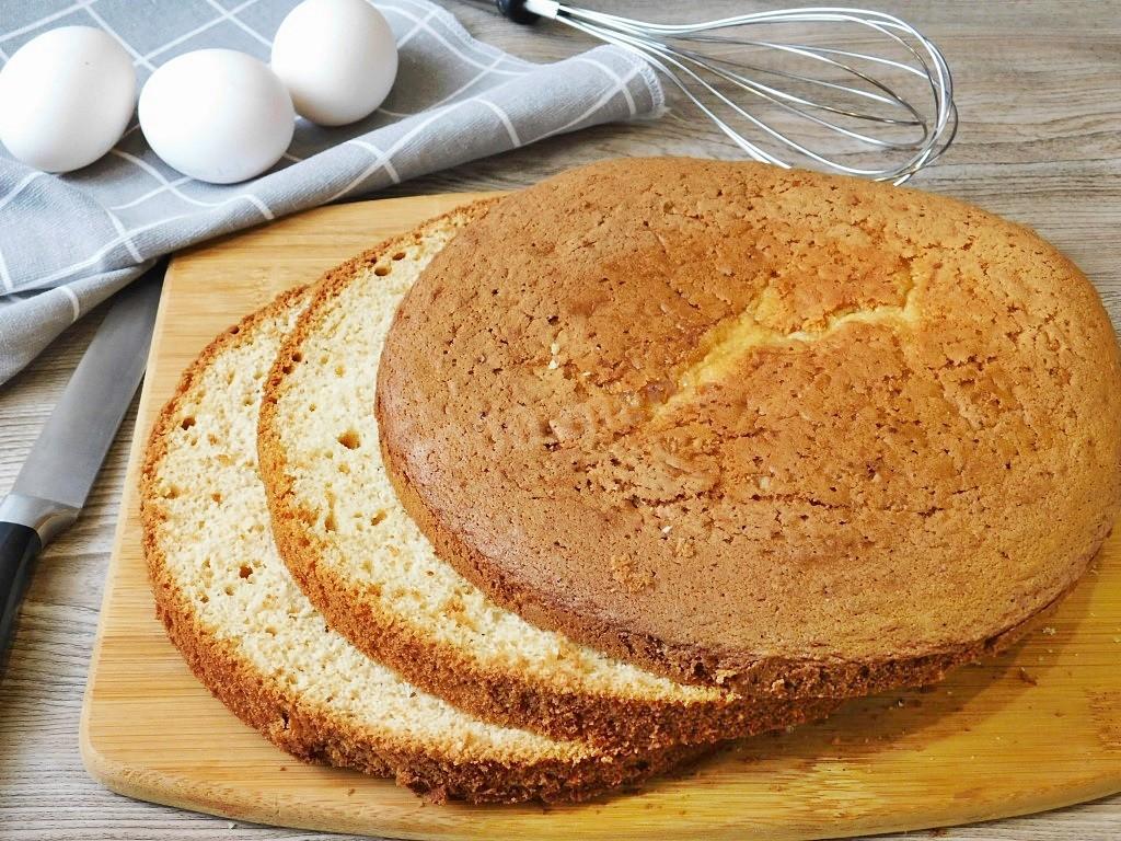 Классический бисквит на 5. Бисквит для торта пышный и простой. Пышный бисквит в духовке. Большой бисквит для торта пышный и простой. Влажный бисквит для торта пышный.