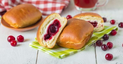 Пирожки с вишней и творогом