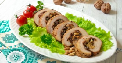 Рулет из бедра индейки с изюмом и орехами