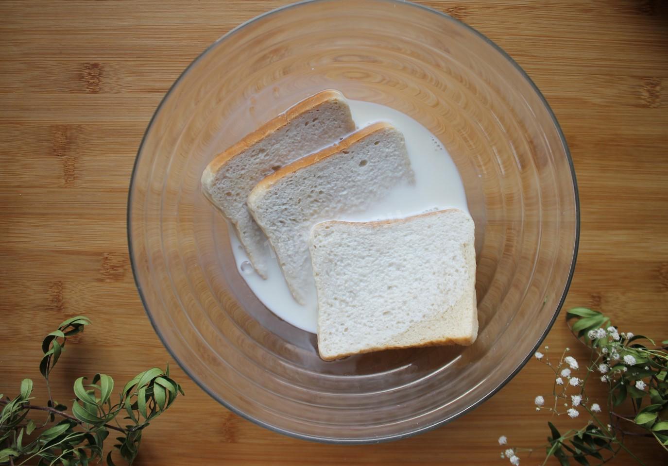 Белый хлеб с молоком рецепт. Зачем добавляют хлеб в фарш. Почему в фарш добавляют чёрный хлеб. Можно ли есть тостерный хлеб без обжаривания.