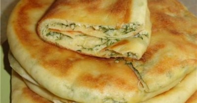 Хачапури на кефире и соде с сыром, яйцом и зеленью