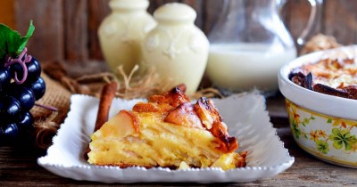 Шарлотка пирог на молоке с яблоками