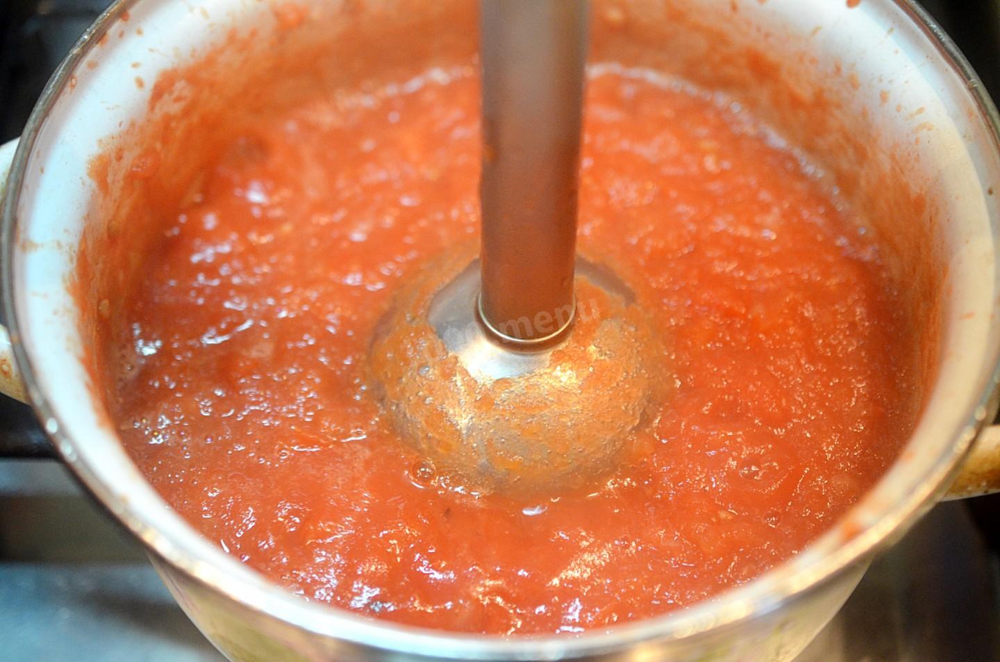 Подлива сметана мука томатная паста. Подлив мука и томатная паста вода. Соус классический с мукой и томатной пастой. Подлив из томатной пасты. Выпариватель томатной пасты.