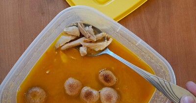 гороховый суп-пюре с курицей и сухарями