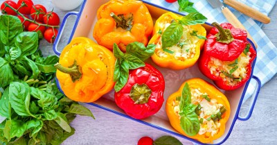 Фаршированные перцы с рисом и овощами в духовке