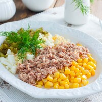 Салат с тунцом и кукурузой