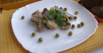 Курица с мукой и сметаной в мультиварке