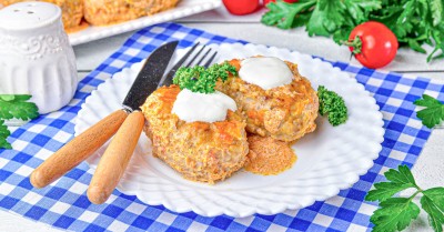 Ленивые голубцы с рисом капустой и фаршем в кастрюле