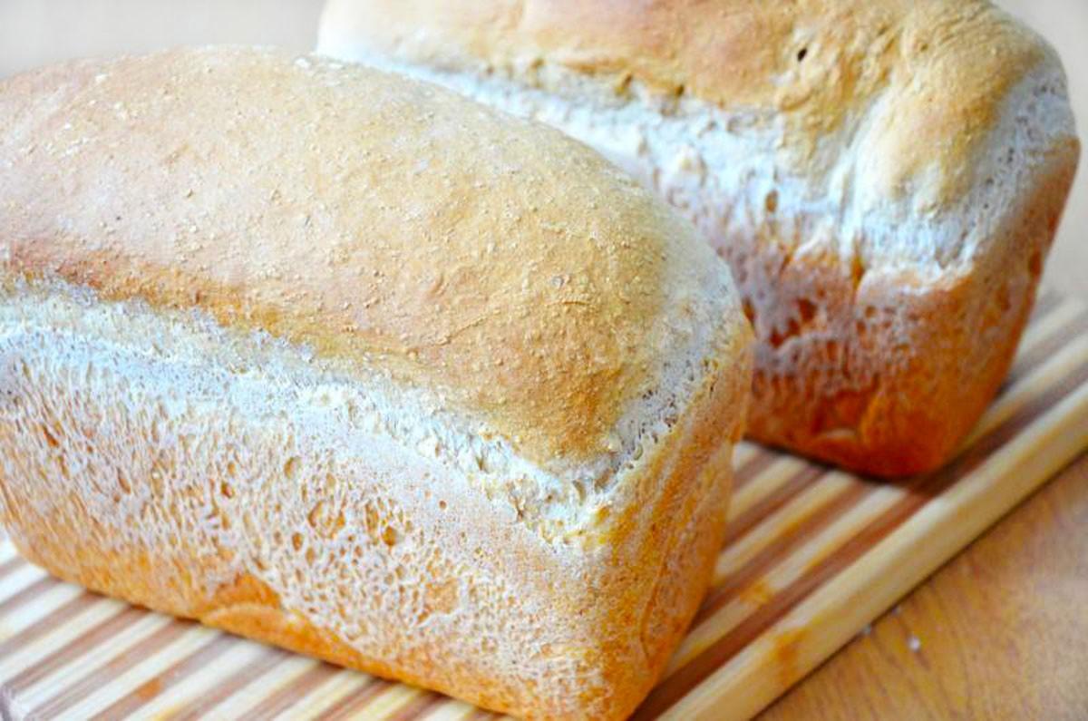 Домашний хлеб. Домашний хлеб в духовке без дрожжей. Хлеб с отрубями в духовке. Прямоугольный хлеб.