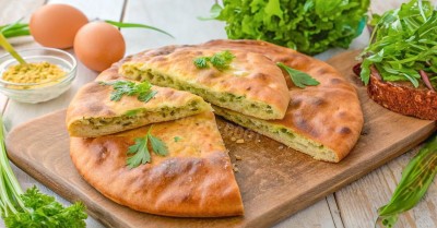 Осетинский пирог с творогом и зеленью