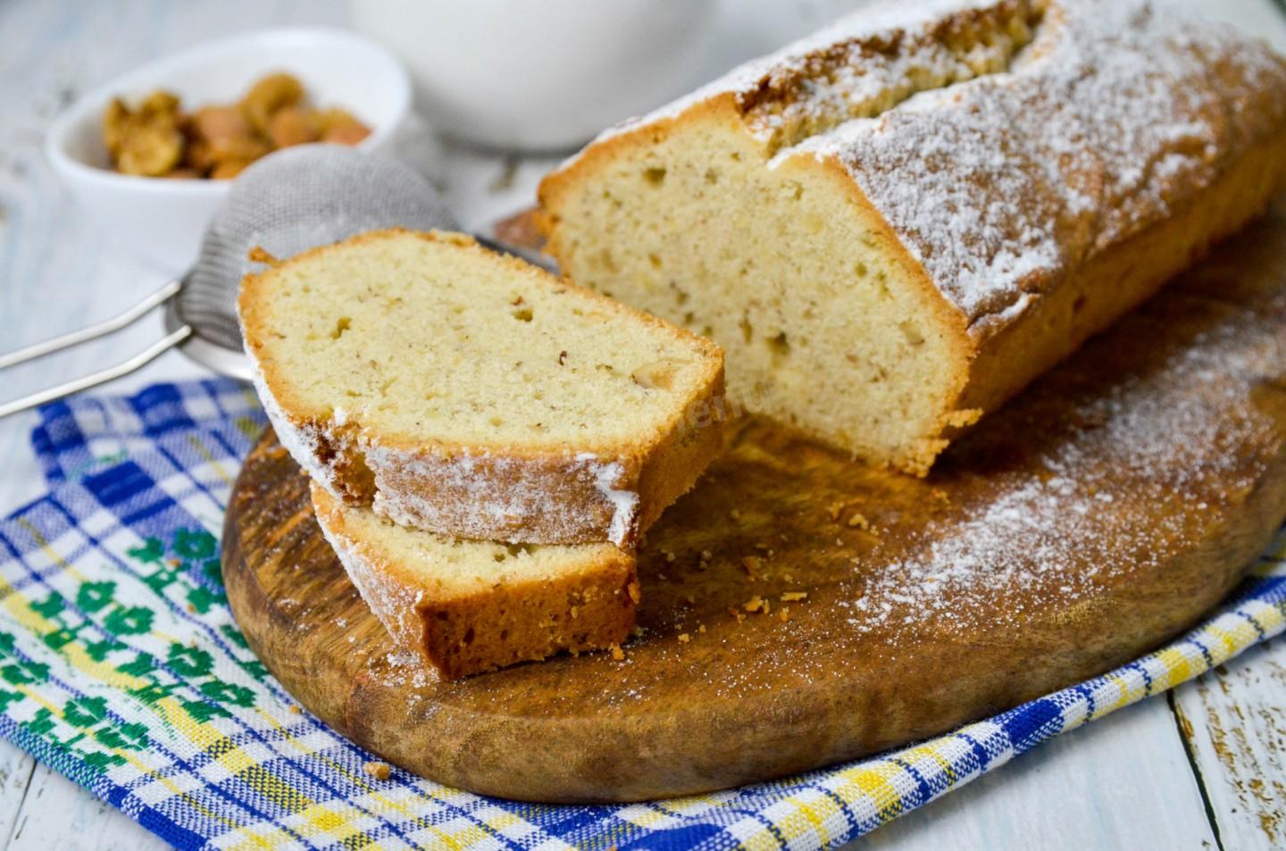 Кекс с орехами и бананами