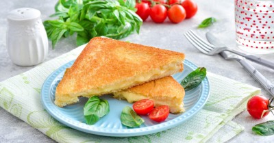 Сэндвич с сыром на сковороде