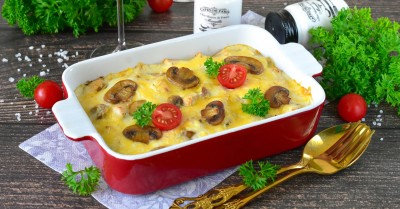 Курица в соусе бешамель с грибами