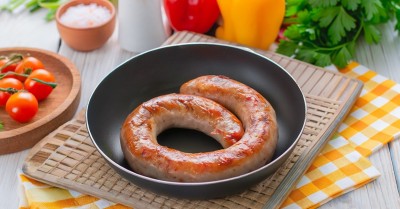 Домашняя колбаса жареная на сковороде