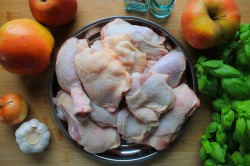 курица в духовке в рукаве для запекания с яблоками. okorochka s yablokami v rukave v. курица в духовке в рукаве для запекания с яблоками фото. курица в духовке в рукаве для запекания с яблоками-okorochka s yablokami v rukave v. картинка курица в духовке в рукаве для запекания с яблоками. картинка okorochka s yablokami v rukave v. Запеченная курица с яблоками в духовке – идеальный вариант для любого праздничного стола. Начинать готовить курицу лучше днем ранее, например, с вечера.