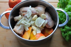 курица в духовке в рукаве для запекания с яблоками. okorochka s yablokami v rukave v. курица в духовке в рукаве для запекания с яблоками фото. курица в духовке в рукаве для запекания с яблоками-okorochka s yablokami v rukave v. картинка курица в духовке в рукаве для запекания с яблоками. картинка okorochka s yablokami v rukave v. Запеченная курица с яблоками в духовке – идеальный вариант для любого праздничного стола. Начинать готовить курицу лучше днем ранее, например, с вечера.
