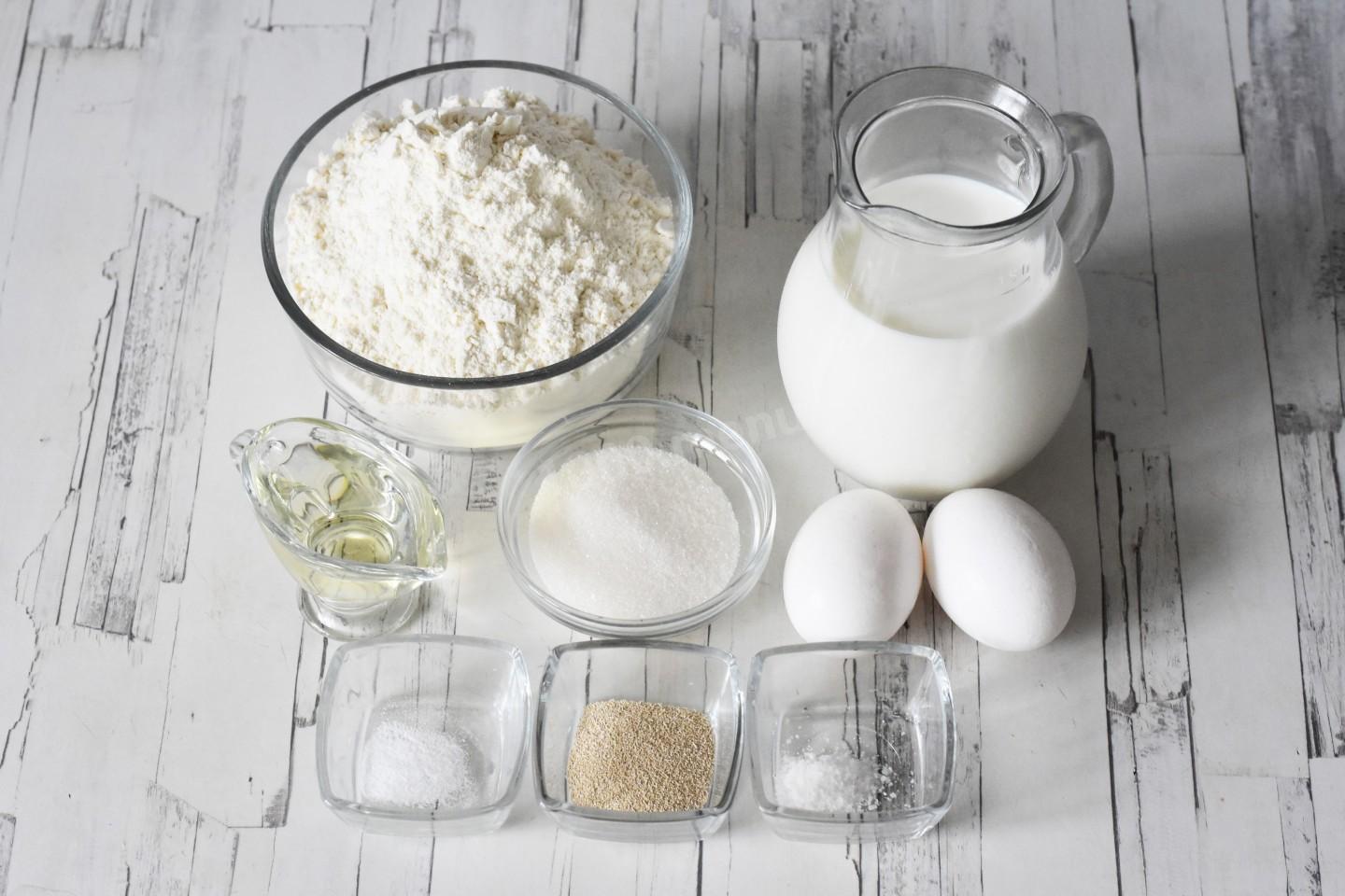 Мука яйцо вода сахар соль масло. Ингредиенты для оладьев на молоке. Молоко с дрожжами. Мука дрожжи соль сахар. Яйца масло.