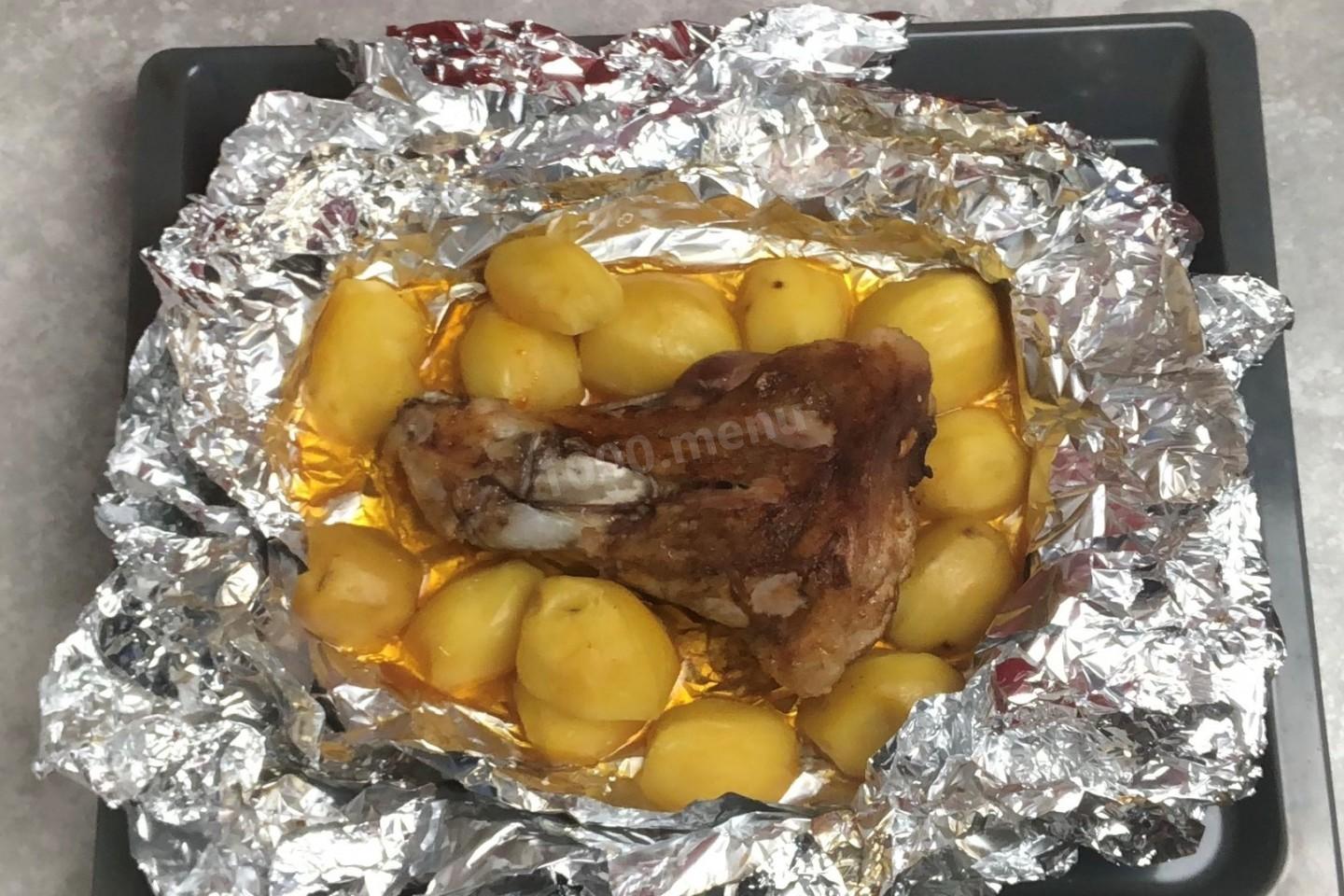 Рулька свиная запеченная с картошкой в духовке