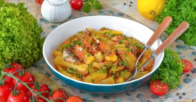 Картошка с килькой в томатном соусе