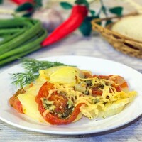 Картошка с помидорами и сыром в духовке