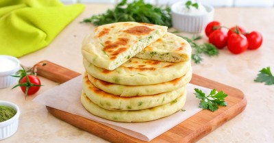 Лепешки с начинкой на сковороде