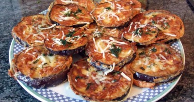 Баклажаны жареные в кляре на сковороде с твердым сыром