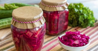 Маринованная капуста со свеклой на зиму