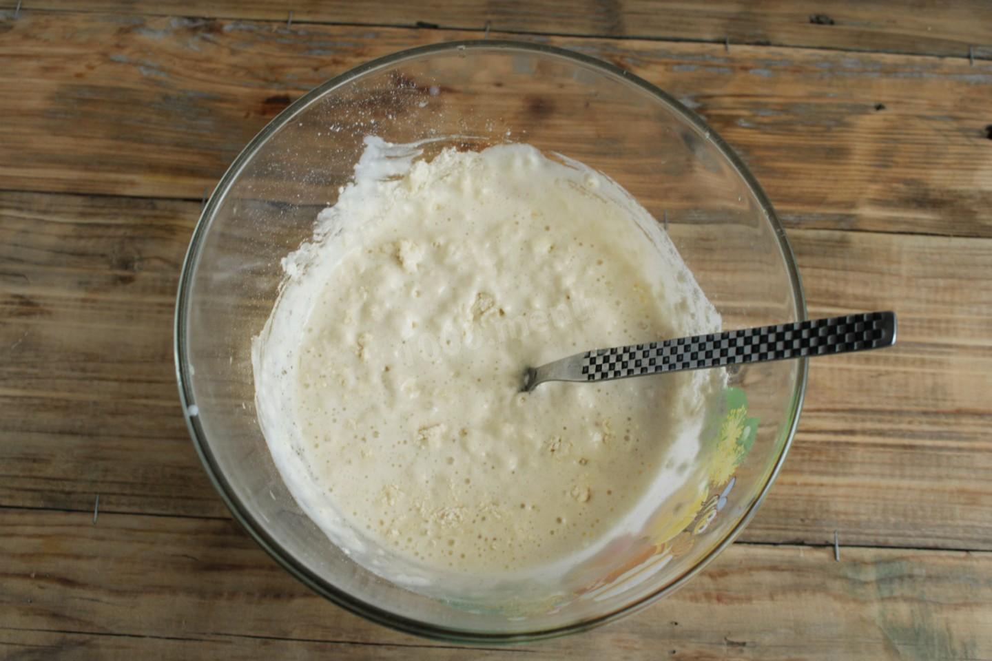 Дрожжи кефир мука. Просеиваем муку и соду. 1 Пачка творога 3 ложки кефира сахар сода и жарить на сковороде в масле. Как сделать тесто сода и мука.