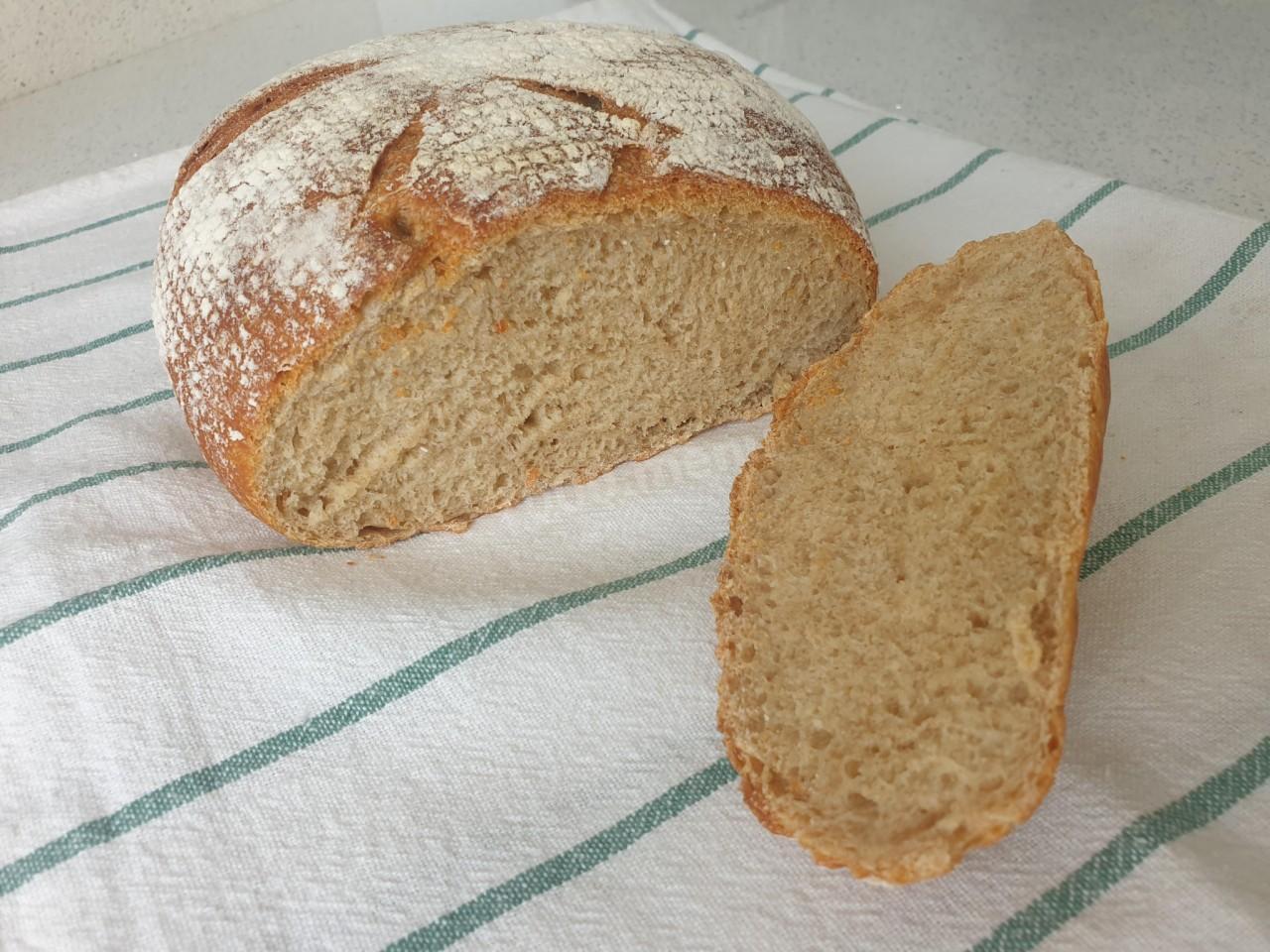 Хлеб на цельнозерновой муке на воде. Цельнозерновой хлеб на закваске. Хлеб "домашний" на закваске 0,550 кг.