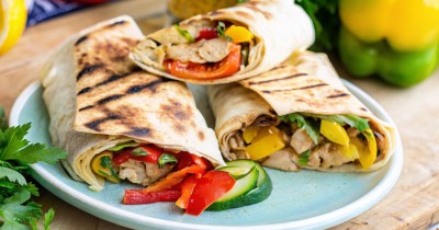 Шаурма с копченой курицей в лаваше