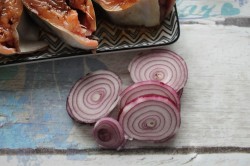стейк тунца как приготовить вкусно в духовке. steik tunca v. стейк тунца как приготовить вкусно в духовке фото. стейк тунца как приготовить вкусно в духовке-steik tunca v. картинка стейк тунца как приготовить вкусно в духовке. картинка steik tunca v. Приветствуем читателей статьи. Блюда из тунца – это отличные варианты разнообразить праздничное застолье. Рыба отлично смотрится в качестве основного элемента супа или салата, однако намного вкуснее и эффектнее получается сочный стейк из тунца.