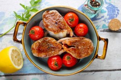 стейк тунца как приготовить вкусно в духовке. steik tunca v. стейк тунца как приготовить вкусно в духовке фото. стейк тунца как приготовить вкусно в духовке-steik tunca v. картинка стейк тунца как приготовить вкусно в духовке. картинка steik tunca v. Приветствуем читателей статьи. Блюда из тунца – это отличные варианты разнообразить праздничное застолье. Рыба отлично смотрится в качестве основного элемента супа или салата, однако намного вкуснее и эффектнее получается сочный стейк из тунца.