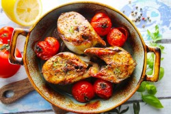 стейк тунца как приготовить вкусно в духовке. steik tunca v. стейк тунца как приготовить вкусно в духовке фото. стейк тунца как приготовить вкусно в духовке-steik tunca v. картинка стейк тунца как приготовить вкусно в духовке. картинка steik tunca v. Приветствуем читателей статьи. Блюда из тунца – это отличные варианты разнообразить праздничное застолье. Рыба отлично смотрится в качестве основного элемента супа или салата, однако намного вкуснее и эффектнее получается сочный стейк из тунца.