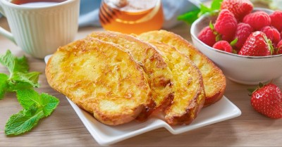 Гренки с яйцом на сковороде