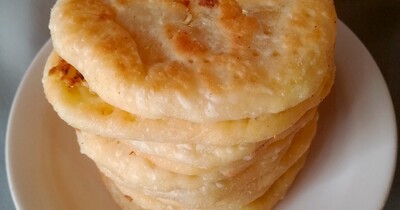 Лепешки с луком и яйцом