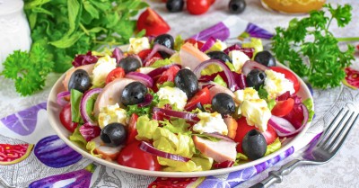 Салат копченая курица с сыром