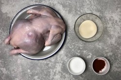 куриный рулет с желатином в пищевой пленке пошаговый рецепт с фото. kurinyi rulet s syrom i sladkim percem 1593412735 1 min. куриный рулет с желатином в пищевой пленке пошаговый рецепт с фото фото. куриный рулет с желатином в пищевой пленке пошаговый рецепт с фото-kurinyi rulet s syrom i sladkim percem 1593412735 1 min. картинка куриный рулет с желатином в пищевой пленке пошаговый рецепт с фото. картинка kurinyi rulet s syrom i sladkim percem 1593412735 1 min. После очередной покупки колбасы к какому-то празднику я поняла, что все мясные закуски лучше готовить самостоятельно, ведь дома они получаются более аппетитными, полезными и менее дорогими. Конечно, на это надо потратить немного времени, но поверьте, такой кулинарный шедевр смотрится на столе просто великолепно и всегда расходится в первую очередь. Поэтому сегодня мы с вами сделаем куриный рулет с желатином – украшение праздничного либо повседневного стола!