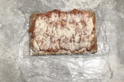 куриный рулет с желатином в пищевой пленке пошаговый рецепт с фото. kurinyi rulet s syrom i sladkim percem 1593412735 7 min. куриный рулет с желатином в пищевой пленке пошаговый рецепт с фото фото. куриный рулет с желатином в пищевой пленке пошаговый рецепт с фото-kurinyi rulet s syrom i sladkim percem 1593412735 7 min. картинка куриный рулет с желатином в пищевой пленке пошаговый рецепт с фото. картинка kurinyi rulet s syrom i sladkim percem 1593412735 7 min. После очередной покупки колбасы к какому-то празднику я поняла, что все мясные закуски лучше готовить самостоятельно, ведь дома они получаются более аппетитными, полезными и менее дорогими. Конечно, на это надо потратить немного времени, но поверьте, такой кулинарный шедевр смотрится на столе просто великолепно и всегда расходится в первую очередь. Поэтому сегодня мы с вами сделаем куриный рулет с желатином – украшение праздничного либо повседневного стола!