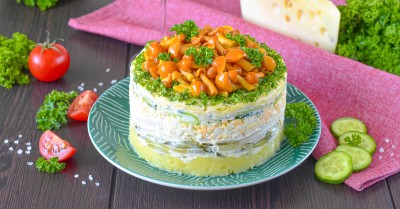 Салат Лесная поляна с опятами маринованными