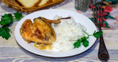 Куриные крылышки и ножки маринованные запеченные с луком