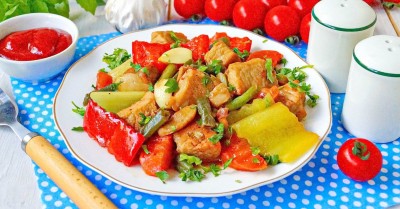 Свинина с овощами в казане